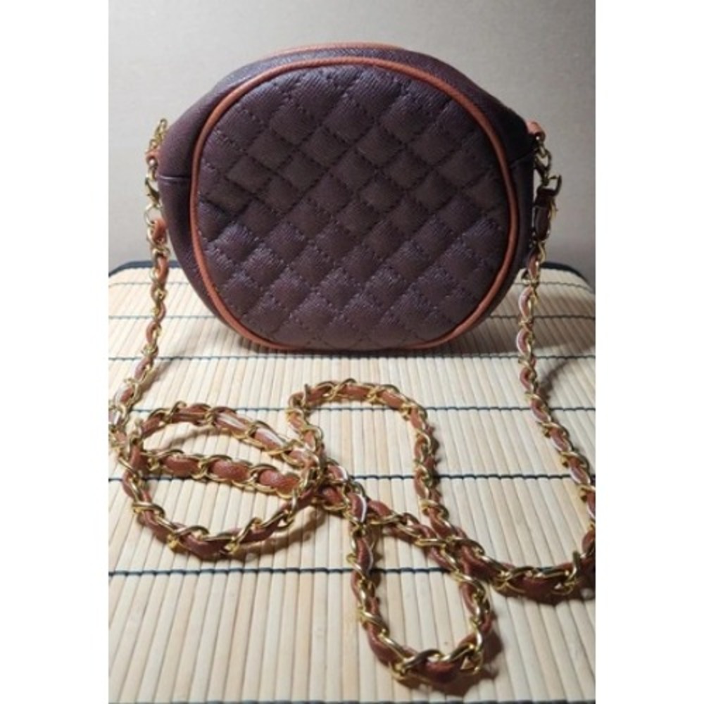 Sondra Roberts SR2 Crossbody Bag Quilted Circle Camera Purse Brown Gold Chain